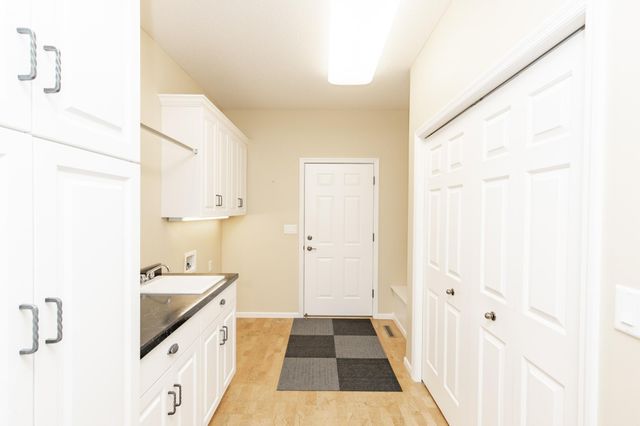 4532 Woodhaven Drive S, Fargo, ND 58104