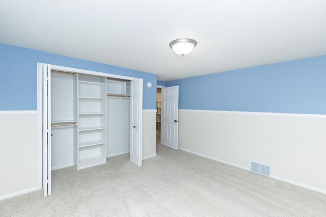 4532 Woodhaven Drive S, Fargo, ND 58104