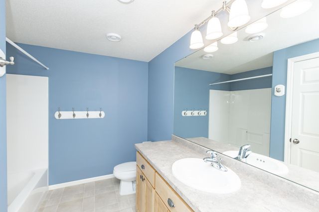 4532 Woodhaven Drive S, Fargo, ND 58104