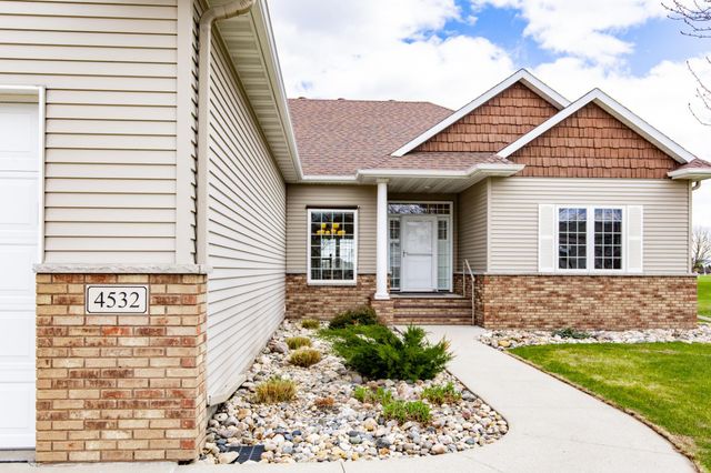 4532 Woodhaven Drive S, Fargo, ND 58104