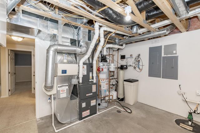 4532 Woodhaven Drive S, Fargo, ND 58104
