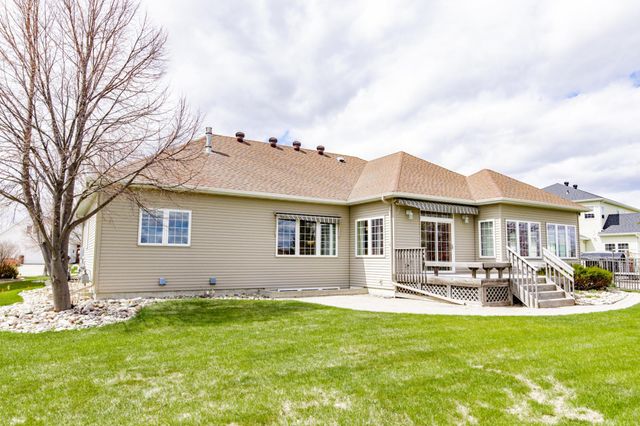 4532 Woodhaven Drive S, Fargo, ND 58104