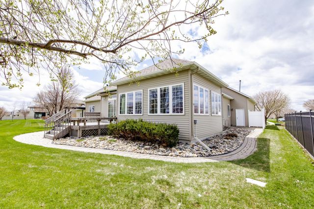 4532 Woodhaven Drive S, Fargo, ND 58104