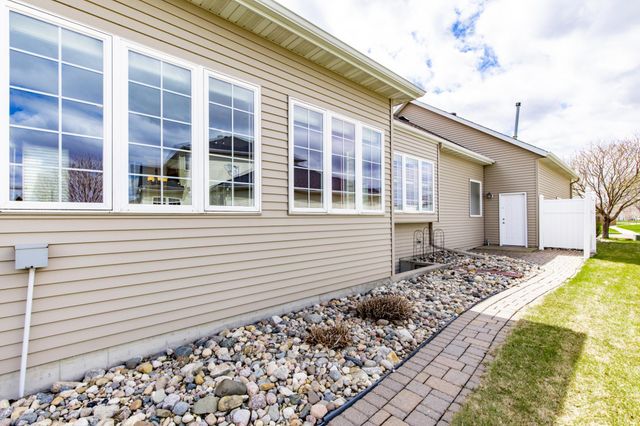 4532 Woodhaven Drive S, Fargo, ND 58104