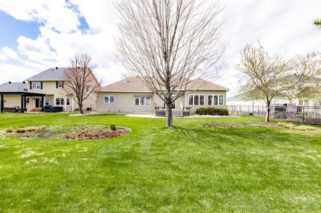 4532 Woodhaven Drive S, Fargo, ND 58104