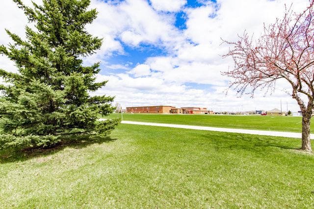 4532 Woodhaven Drive S, Fargo, ND 58104
