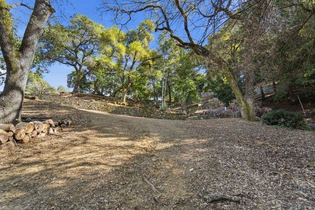 15400 Madrone Hill Road, Saratoga, CA 95070