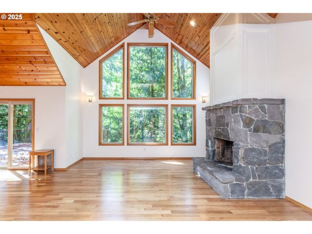 29409 E EDGEWATER Dr, Welches, OR 97067