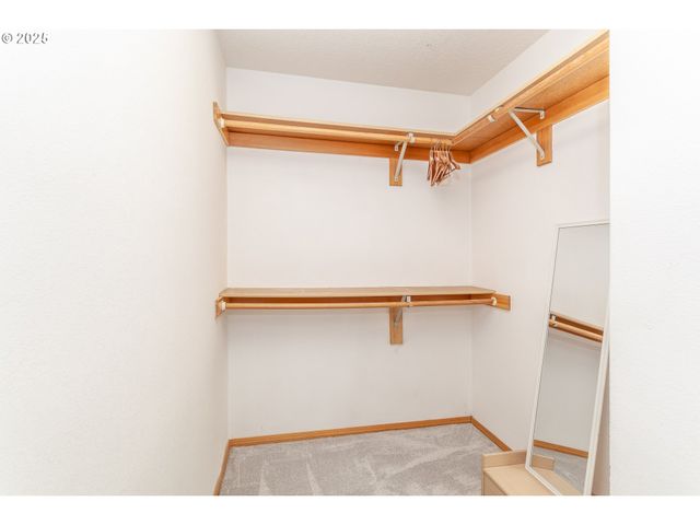 29409 E EDGEWATER Dr, Welches, OR 97067