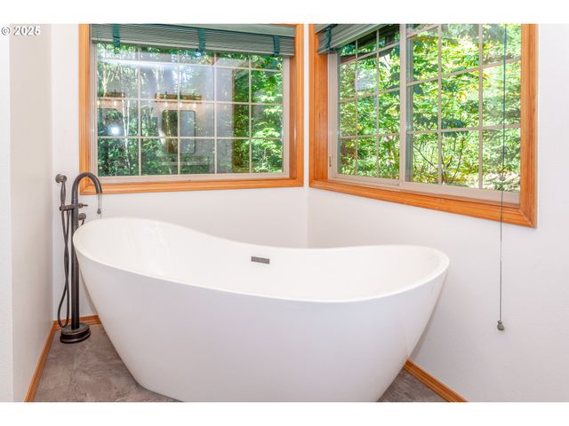 29409 E EDGEWATER Dr, Welches, OR 97067