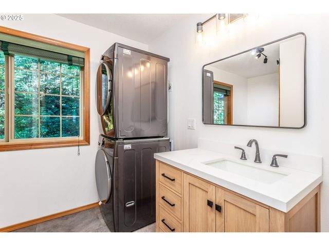 29409 E EDGEWATER Dr, Welches, OR 97067