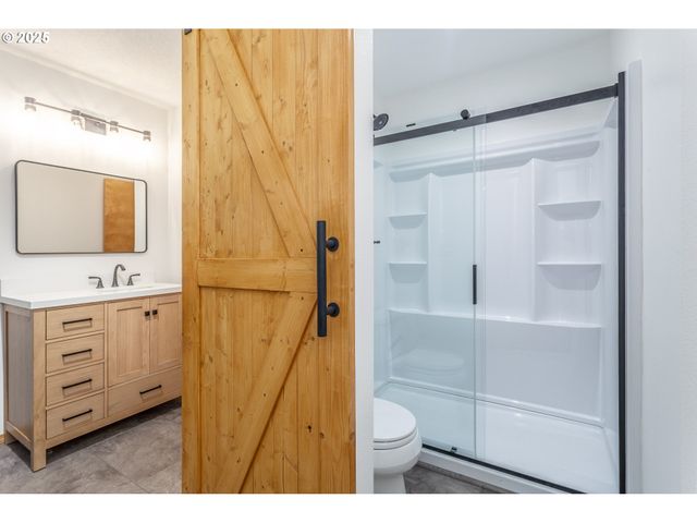 29409 E EDGEWATER Dr, Welches, OR 97067