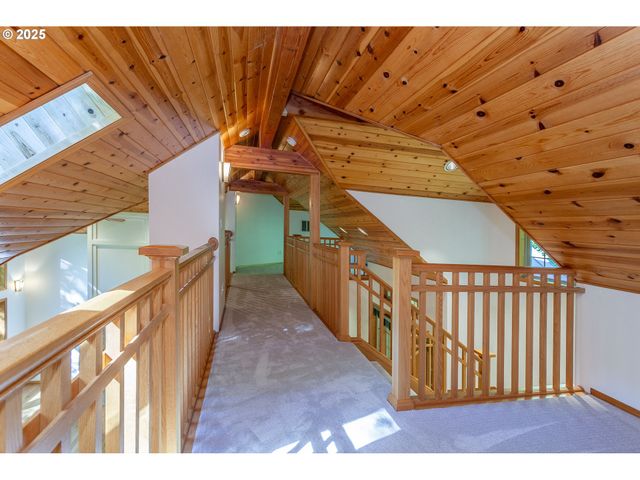 29409 E EDGEWATER Dr, Welches, OR 97067