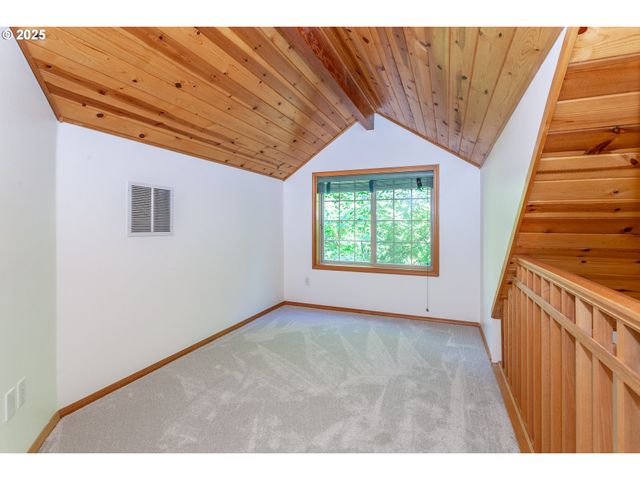 29409 E EDGEWATER Dr, Welches, OR 97067