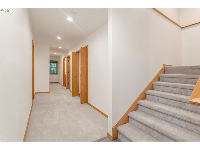 29409 E EDGEWATER Dr, Welches, OR 97067