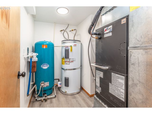 29409 E EDGEWATER Dr, Welches, OR 97067