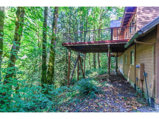 29409 E EDGEWATER Dr, Welches, OR 97067