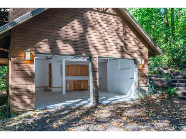 29409 E EDGEWATER Dr, Welches, OR 97067