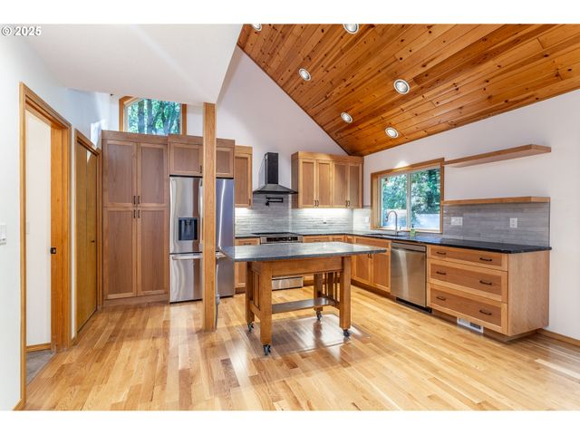 29409 E EDGEWATER Dr, Welches, OR 97067