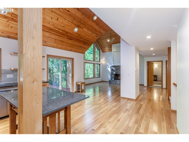 29409 E EDGEWATER Dr, Welches, OR 97067