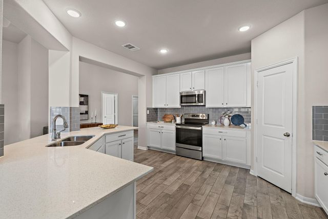 503 Hendelson LN, Hutto, TX 78634