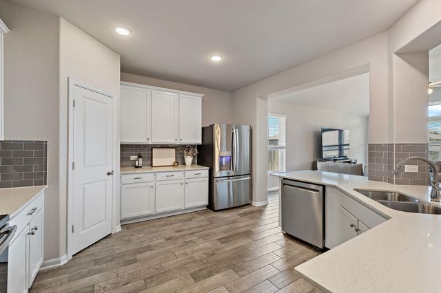 503 Hendelson LN, Hutto, TX 78634