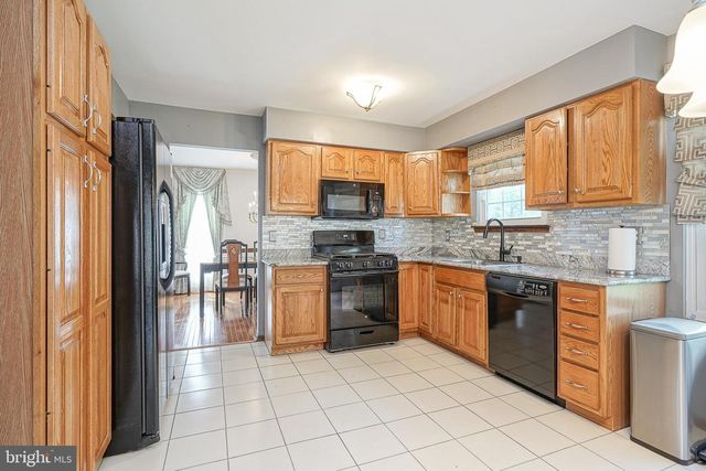 11 OAK ST, Blackwood, NJ 08012