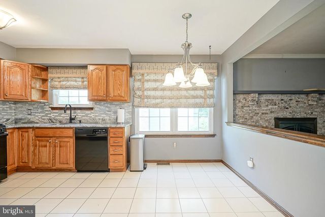 11 OAK ST, Blackwood, NJ 08012