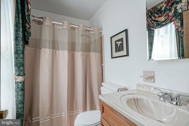 11 OAK ST, Blackwood, NJ 08012