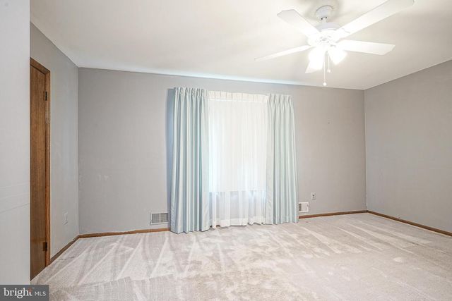 11 OAK ST, Blackwood, NJ 08012
