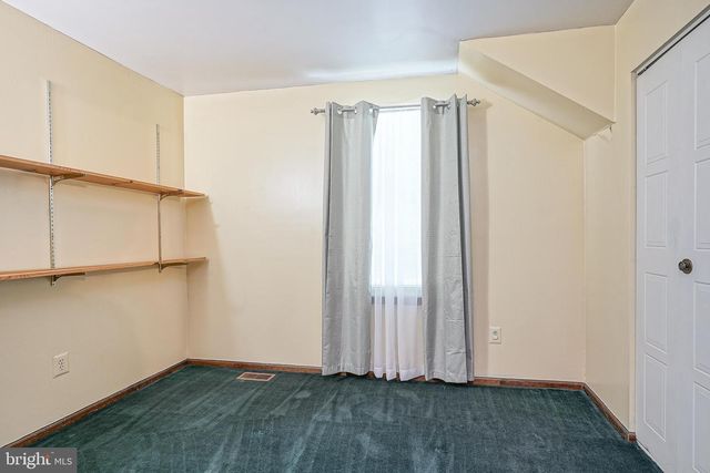 11 OAK ST, Blackwood, NJ 08012