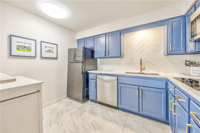 8718 METCALF Avenue 102, Overland Park, KS 66212