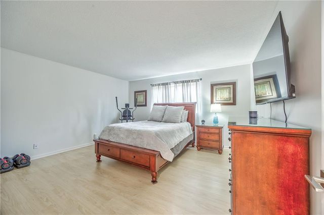 8718 METCALF Avenue 102, Overland Park, KS 66212