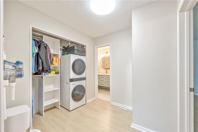 8718 METCALF Avenue 102, Overland Park, KS 66212