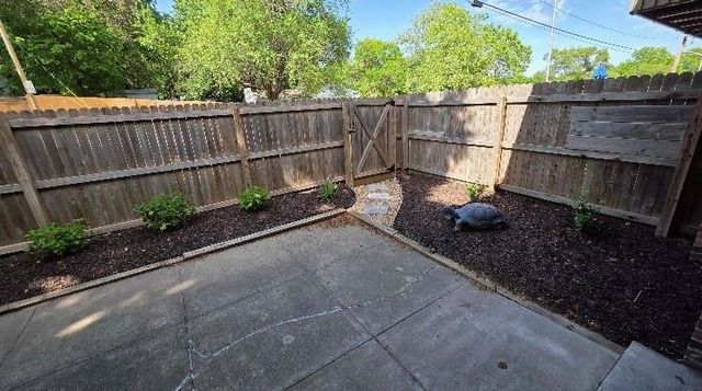 8718 METCALF Avenue 102, Overland Park, KS 66212