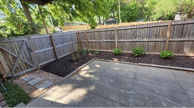 8718 METCALF Avenue 102, Overland Park, KS 66212