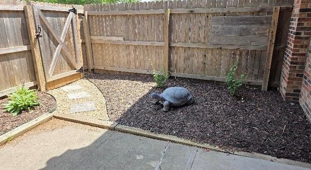 8718 METCALF Avenue 102, Overland Park, KS 66212