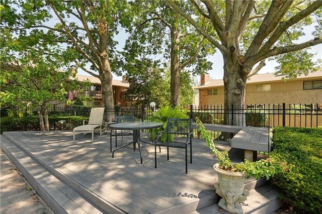 8718 METCALF Avenue 102, Overland Park, KS 66212