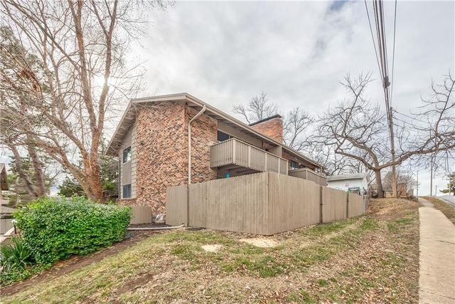 8718 METCALF Avenue 102, Overland Park, KS 66212