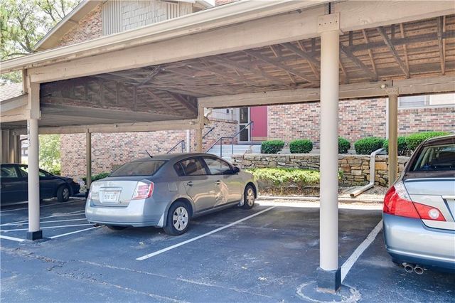 8718 METCALF Avenue 102, Overland Park, KS 66212