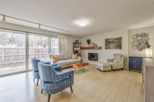 8718 METCALF Avenue 102, Overland Park, KS 66212