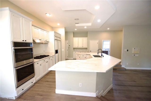 2111 Loro Court, Las Vegas, NV 89117