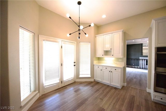 2111 Loro Court, Las Vegas, NV 89117