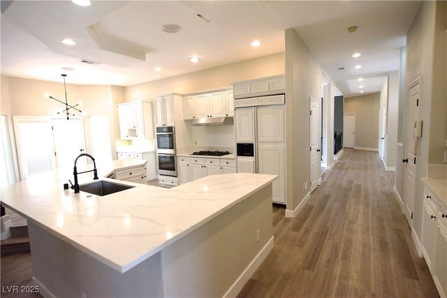 2111 Loro Court, Las Vegas, NV 89117