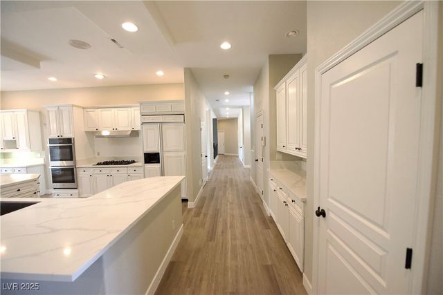 2111 Loro Court, Las Vegas, NV 89117