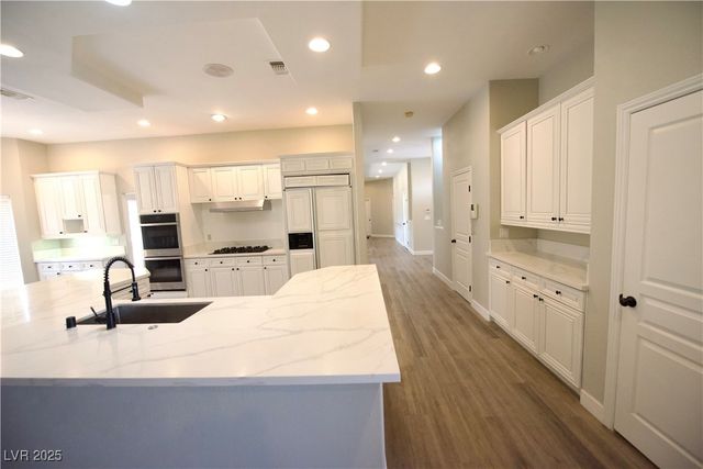 2111 Loro Court, Las Vegas, NV 89117