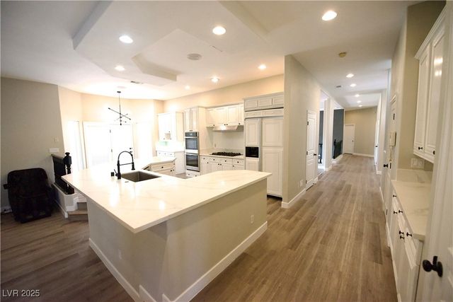 2111 Loro Court, Las Vegas, NV 89117