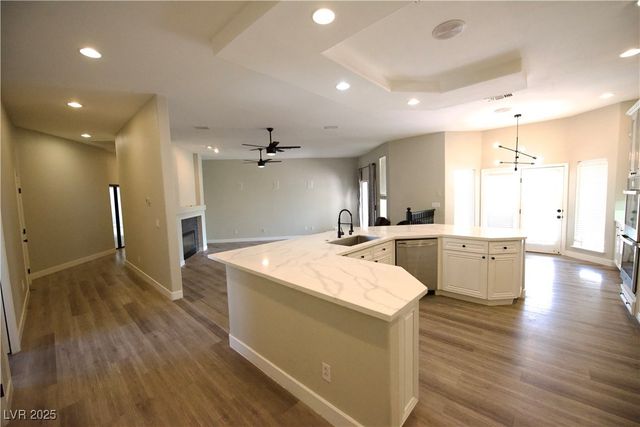 2111 Loro Court, Las Vegas, NV 89117