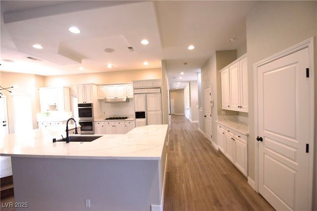 2111 Loro Court, Las Vegas, NV 89117