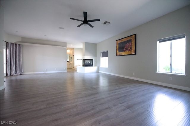 2111 Loro Court, Las Vegas, NV 89117